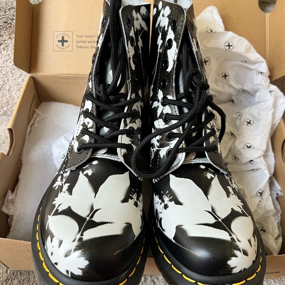Dr. Marten 1460 Pascal Phantom Floral Boot NWT - Picture 5 of 7